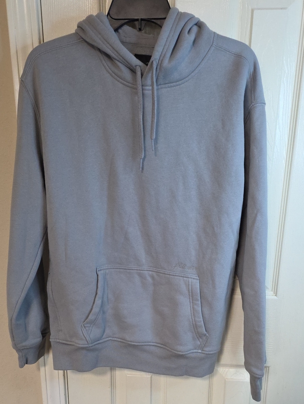 Hollister Soft Light Gray Pullover Hoodie Mens S. (Can Be Unisex)